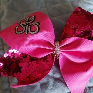 Cheerleading bow